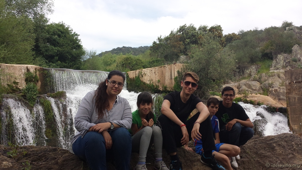 Jóvenes en la cascada 2